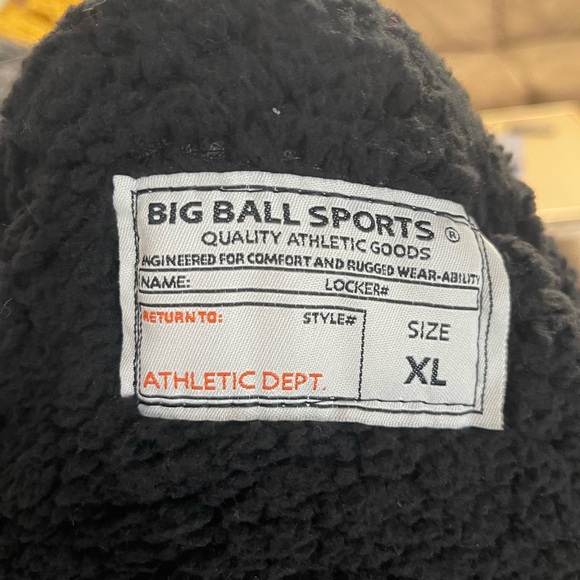 Men's Hooded Jacket with Deer and Tree Pattern - Picture 8 of 8